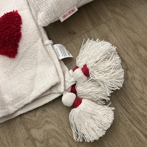 Valentines pillow and blanket set raised hearts and has tassels - Picture 4 of 5